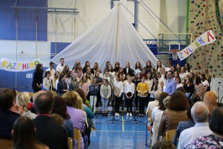 Otroci Osnovne šole Šmartno v Tuhinju z glasbo razpeli jadra (29)